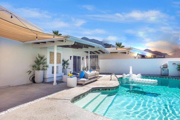 حمّام سباحة خارجي، حمّام سباحة مُدفَّأ