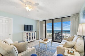 Smart-TV, DVD-spiller og bøker