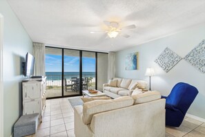 Smart-TV, DVD-spiller og bøker