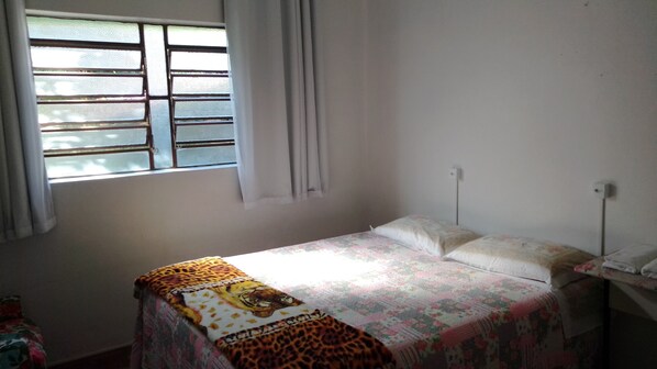 2 bedrooms, desk, free WiFi, bed sheets