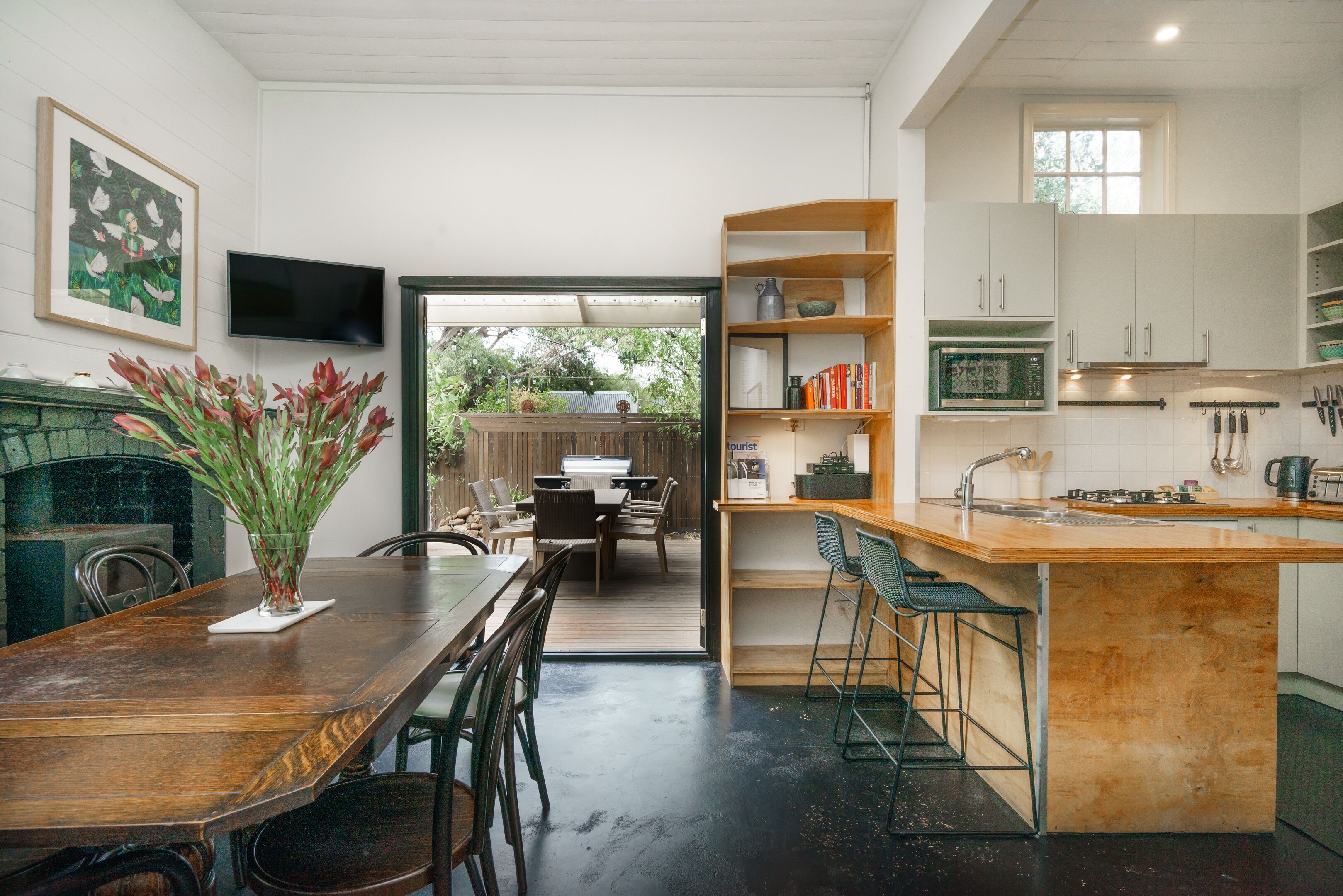 Easy dining, indoors or outside underneath the olive trees.