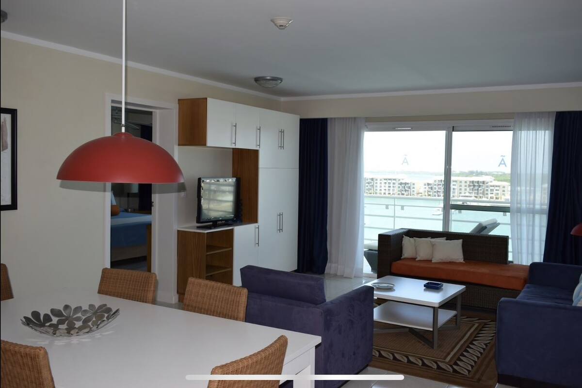 Junior-Apartment | Wohnbereich | 32-Zoll-Flachbildfernseher mit Kabelempfang, Fernseher