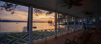 The Cottage: 2-BR, Sunset Side of Lake Wateree Ramp + Priv Dock!