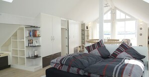 2 bedrooms, desk, iron/ironing board, free WiFi - 5-star vacation home "Thor's Schleilounge" directly on the Schlei and Baltic Sea with a view of the water, to treat yourself to a well-deserved break from everyday life as a couple or with the family in the Baltic Sea resort of Olpenitz (Ostseeresort Olpenitz)