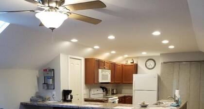 Kätevä kaupungin keskustassa! Kaunis, hiljainen uuden rakennuksen huoneisto.