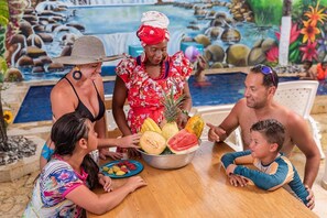 Outdoor pool, open 9:00 AM to 6:00 PM, free cabanas, pool umbrellas - Casa Arrecife Spa (Cartagena)