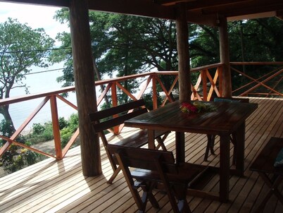 Beach Lodge with Spectacular Ocean Views