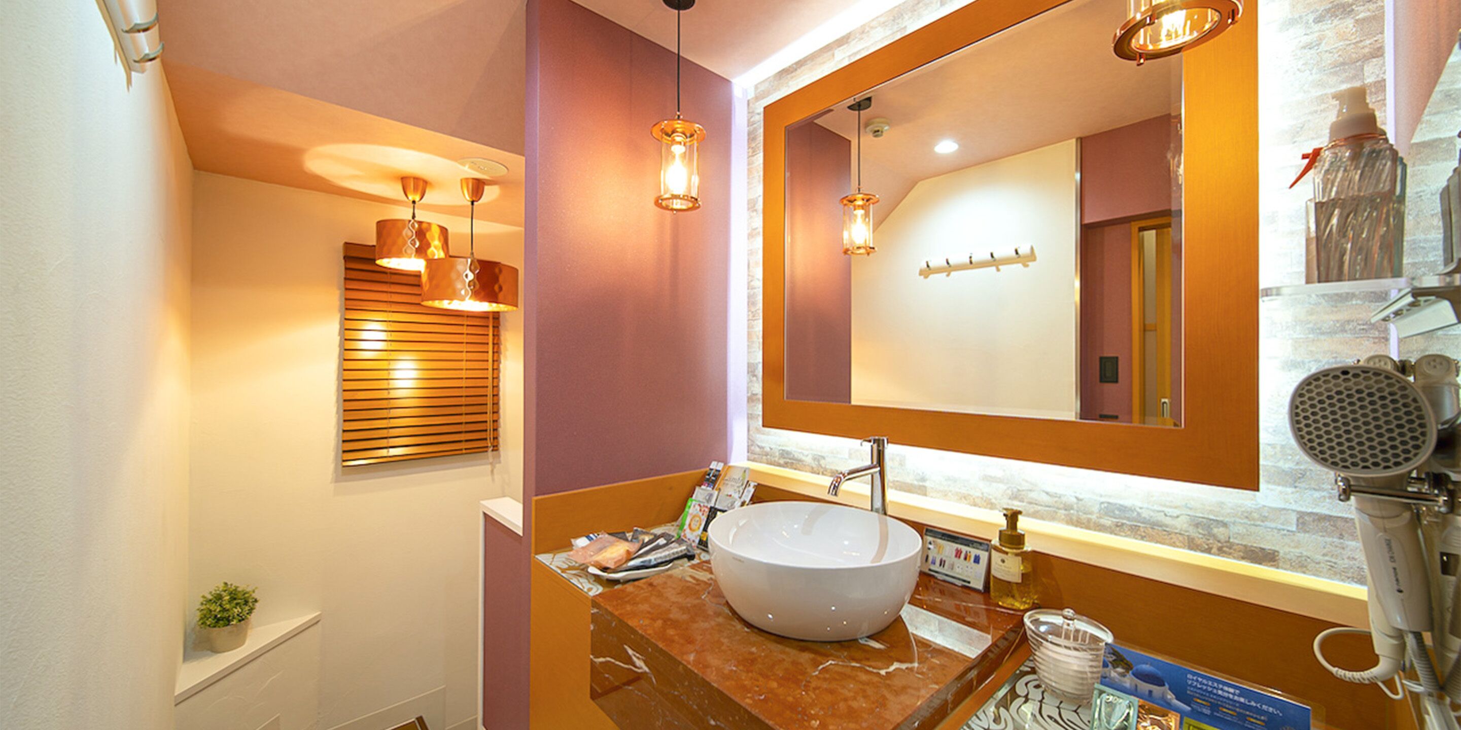 separate bathtub and shower, jetted bath, free toiletries, hair dryer