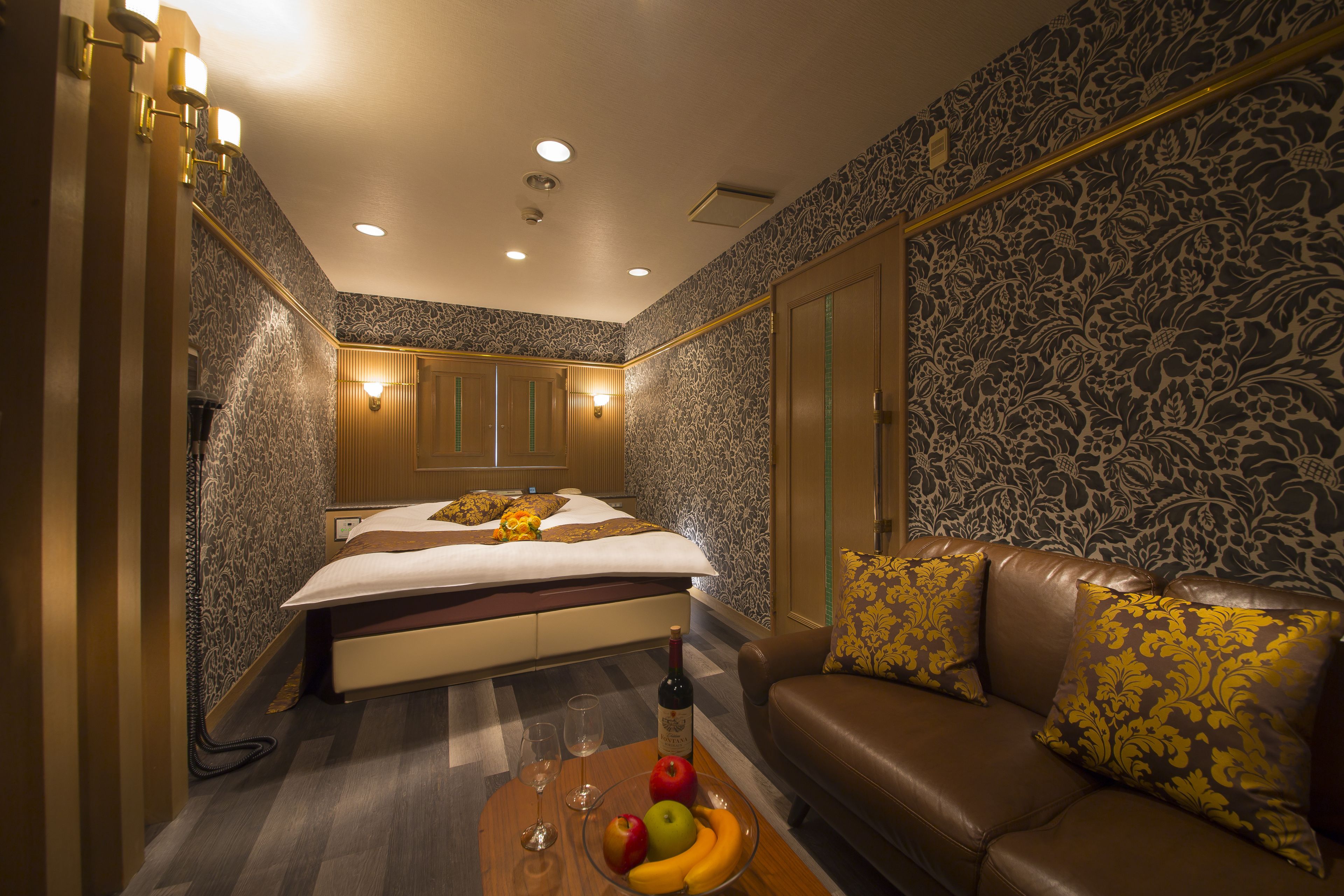 economy double room | down duvets, individually decorated, individually furnished