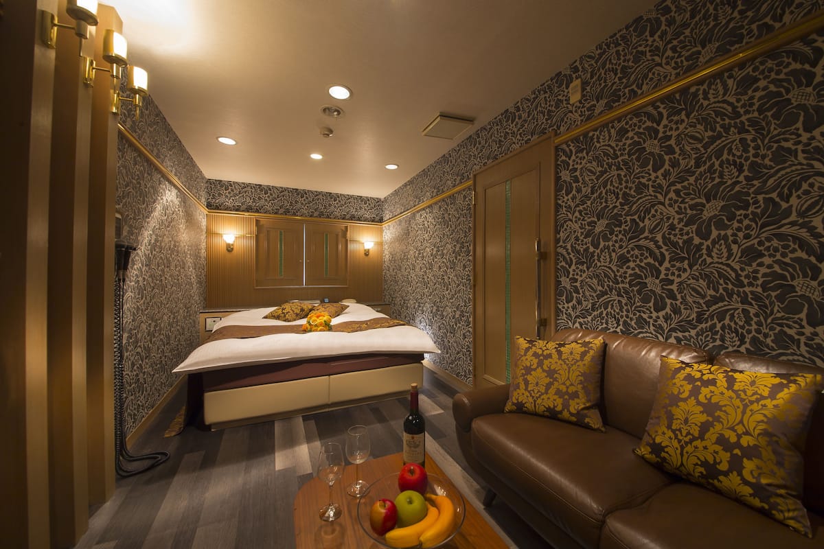 economy double room | down duvets, individually decorated, individually furnished