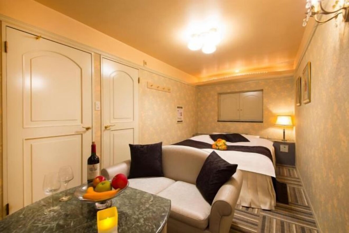 Down duvets, blackout curtains, soundproofing, free WiFi