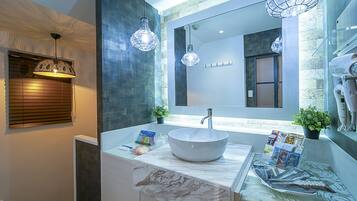 Bồn tắm và buồng tắm vòi sen riêng, bồn tắm thủy lực