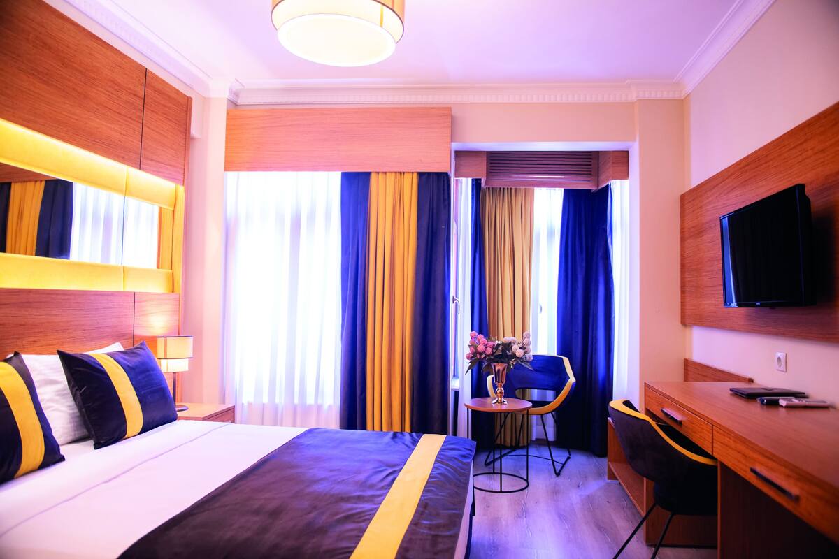Egyptian cotton sheets, premium bedding, minibar, in-room safe