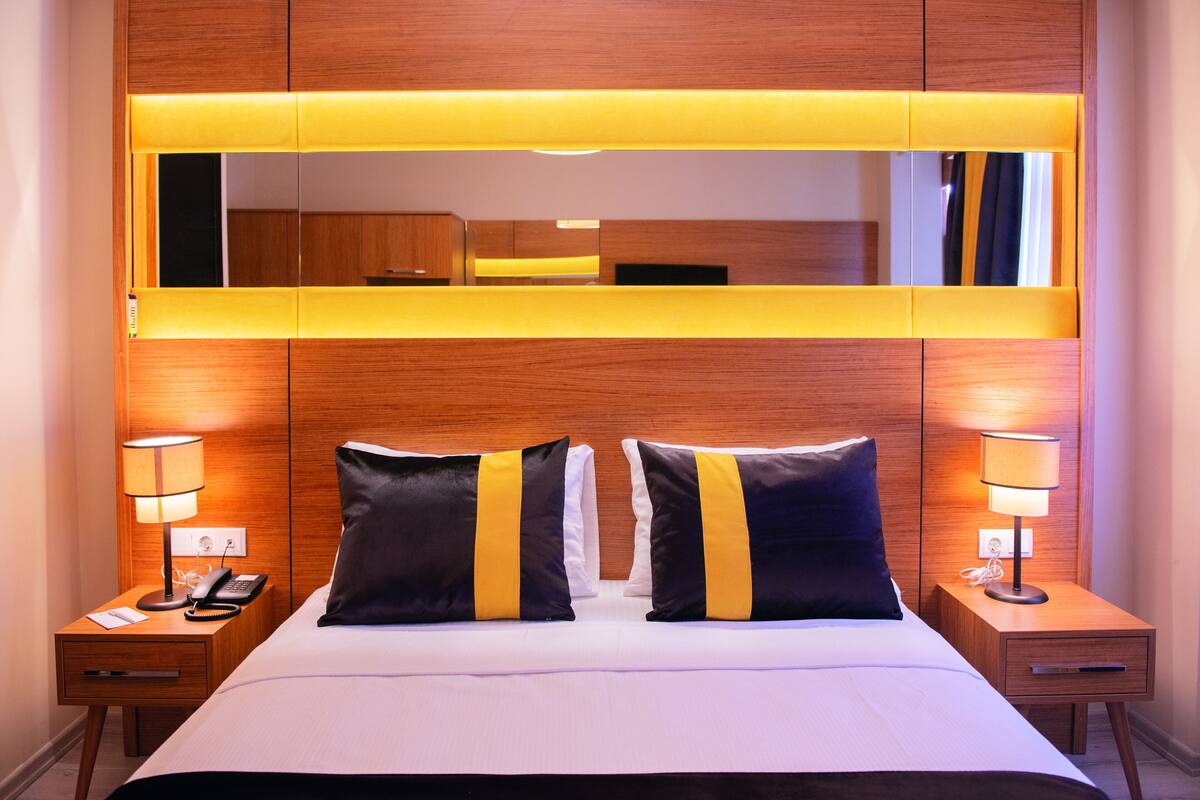 Egyptian cotton sheets, premium bedding, minibar, in-room safe