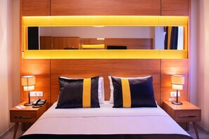 Egyptian cotton sheets, premium bedding, minibar, in-room safe - Karamans Sirkeci Suites Hotel (Istanbul)