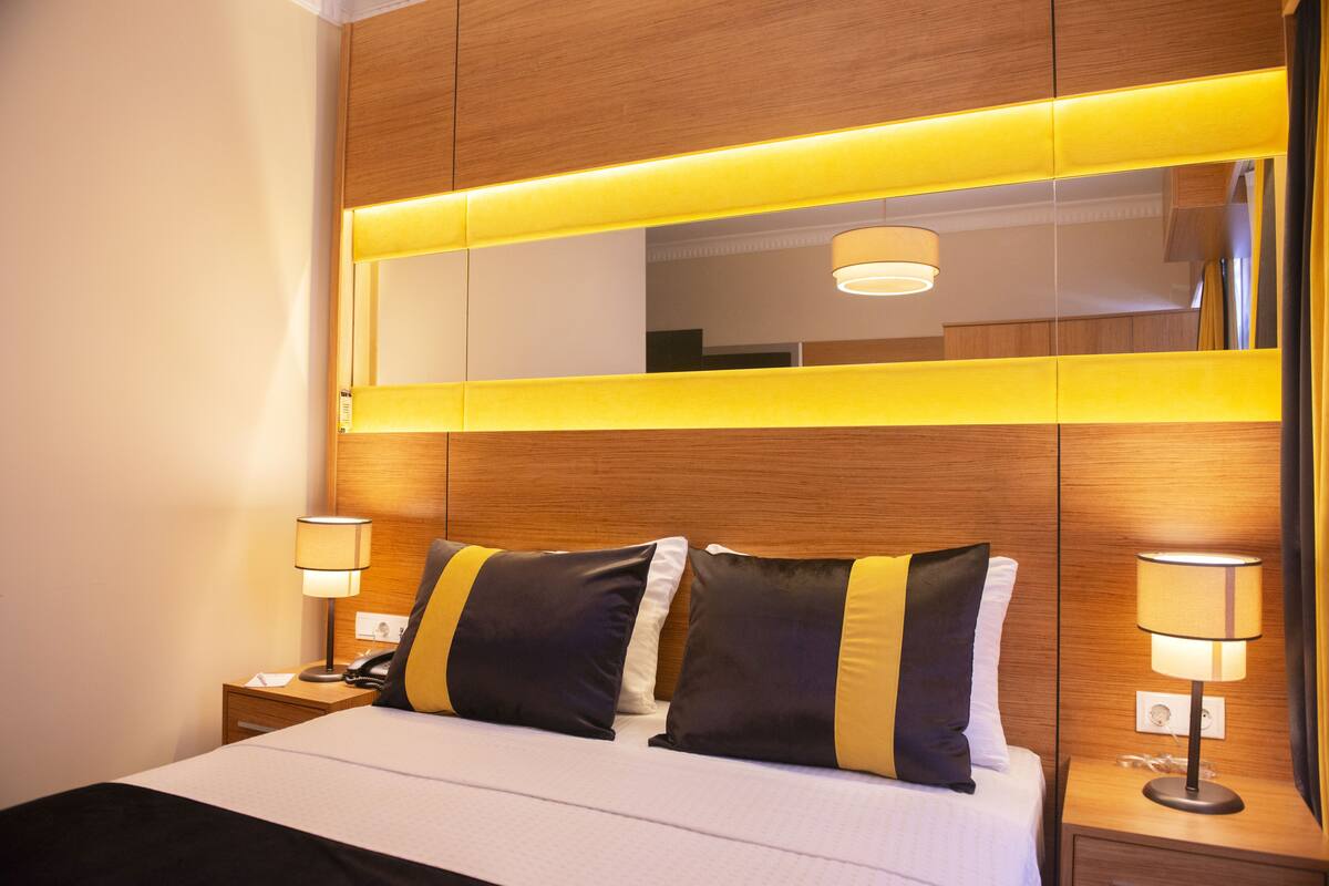 Egyptian cotton sheets, premium bedding, minibar, in-room safe