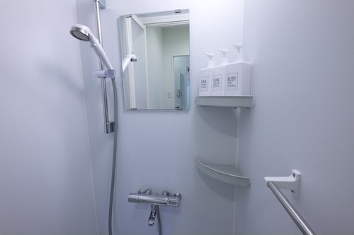 バスルームのシャワー