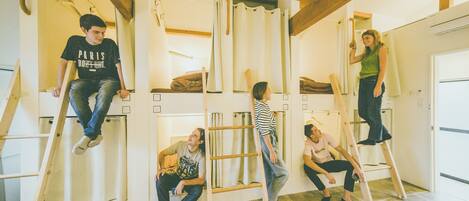 Laptopgeeigneter Arbeitsplatz, Verdunkelungsvorhänge