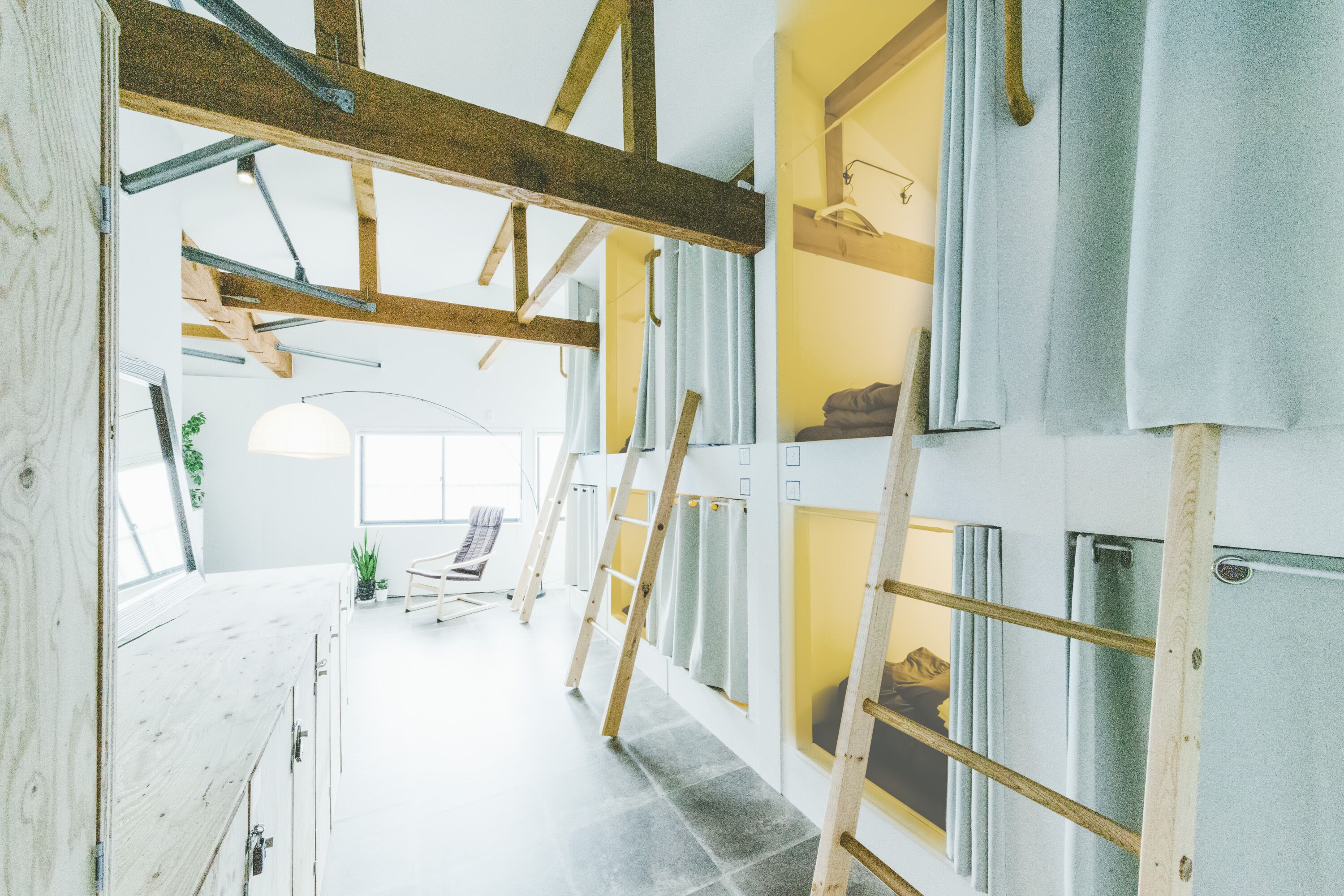 ノートパソコン用作業スペース、遮光カーテン、防音設備、アイロン / アイロン台