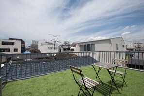 Terrace/patio - HIPPO Hostel & Cafe Bar (Osaka)