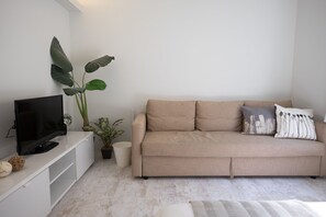 Double Room, 1 Double Bed with Sofa bed, Non Smoking, Shared Bathroom | Laptop workspace, blackout drapes, soundproofing, iron/ironing board - HIPPO Hostel & Cafe Bar (Osaka)