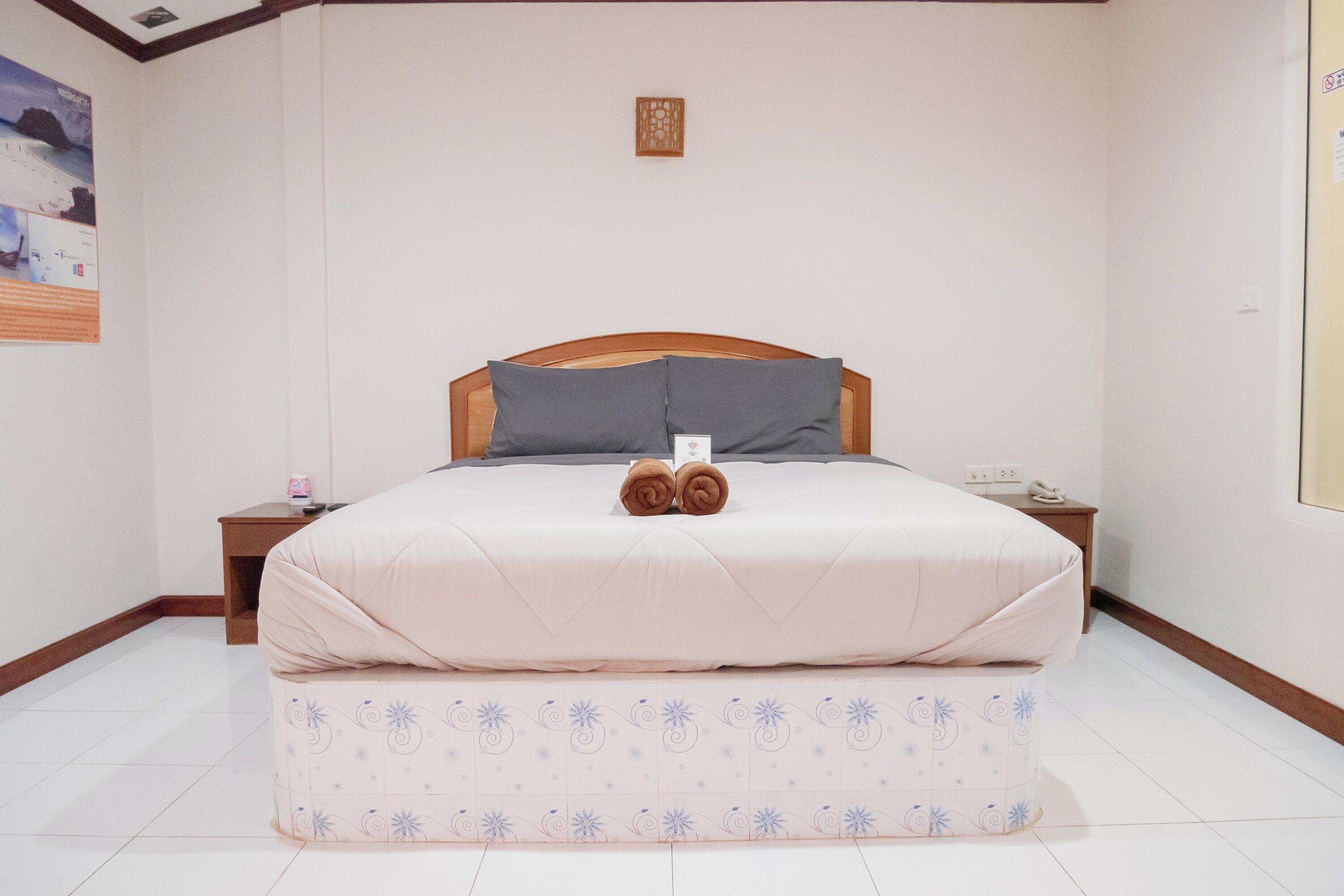Superior Double Room | Desk, iron/ironing board, free WiFi, bed sheets