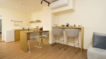 Suite familiar, 3 habitaciones | Cocina privada | Frigorífico, horno, placa de cocina y máquina de café espresso