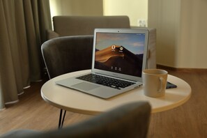 In-room safe, desk, laptop workspace, soundproofing - Suites Syngrou Fix (Athens)
