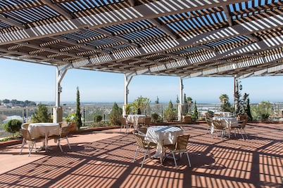HI - Shlomi Hostel