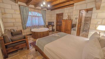 Rum (Superior Stone Room 304) | Minibar, vÀrdeförvaringsskÄp pÄ rummet och ljudisolering