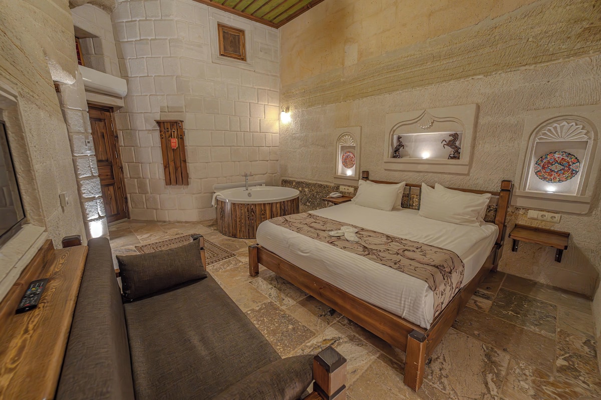 Comfort Cave Room 206