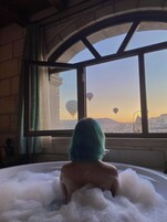 Habitación (Superior Stone Room 304) | Minibar, caja fuerte, sistema de insonorización