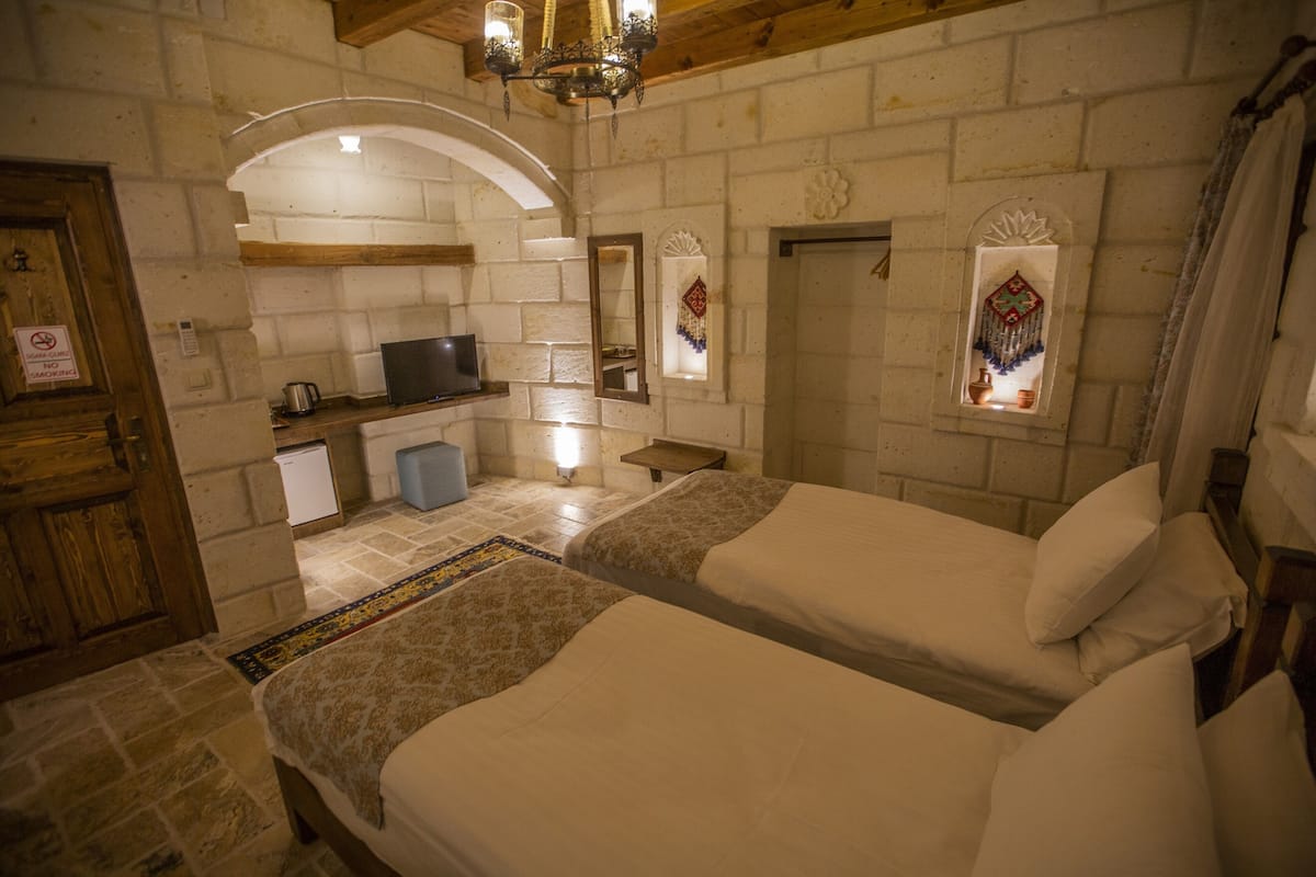Twin Stone Room | Minibar, in-room safe, soundproofing, iron/ironing board