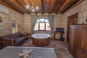 Room (Superior Stone Room 304) | Minibar, in-room safe, soundproofing, iron/ironing board - Zara Cave Hotel +10 (Nevsehir)