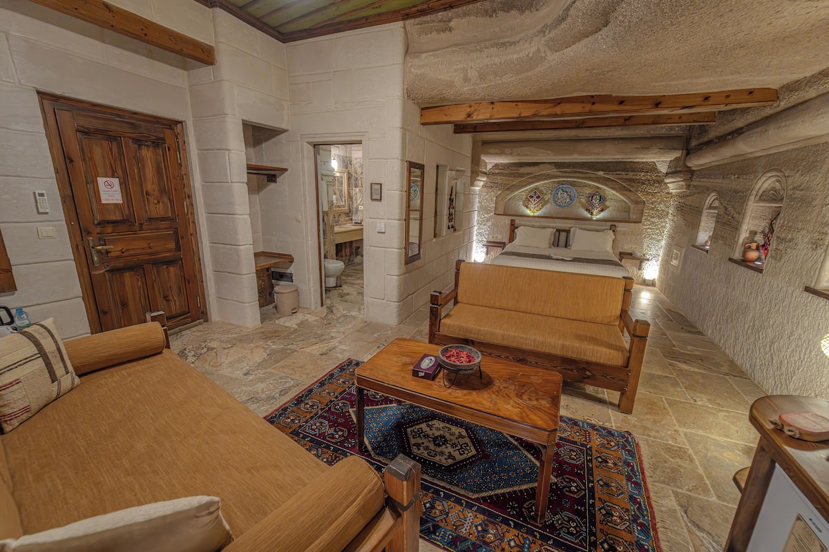 Superior Cave Room 207