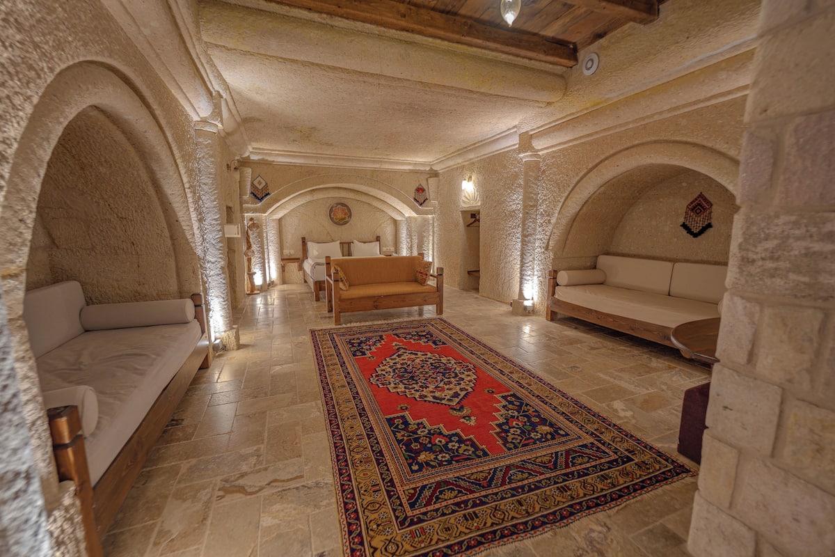 King Cave Room 103
