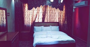 Apartment, 4 Bedrooms | Soundproofing, free WiFi, bed sheets - Petra Villa (Wadi Musa)