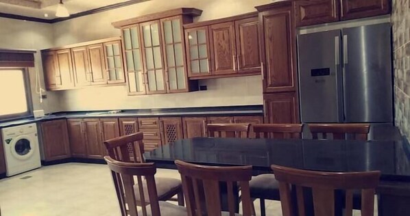 Apartment, 4 Bedrooms | Private kitchen