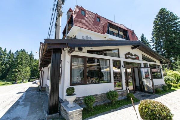 Front of property - Pension No107 (Predeal)