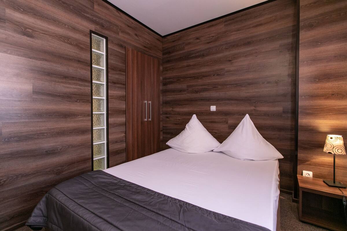 Design Single Room | Individually decorated, individually furnished, desk, laptop workspace