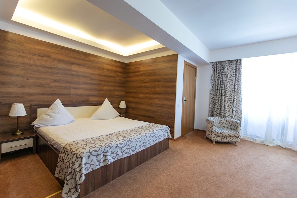 Comfort Double or Twin Room, 1 Queen Bed, Non Smoking | Individually decorated, individually furnished, desk, laptop workspace