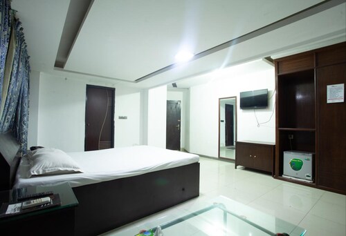 Rax Hotel and Restaurant