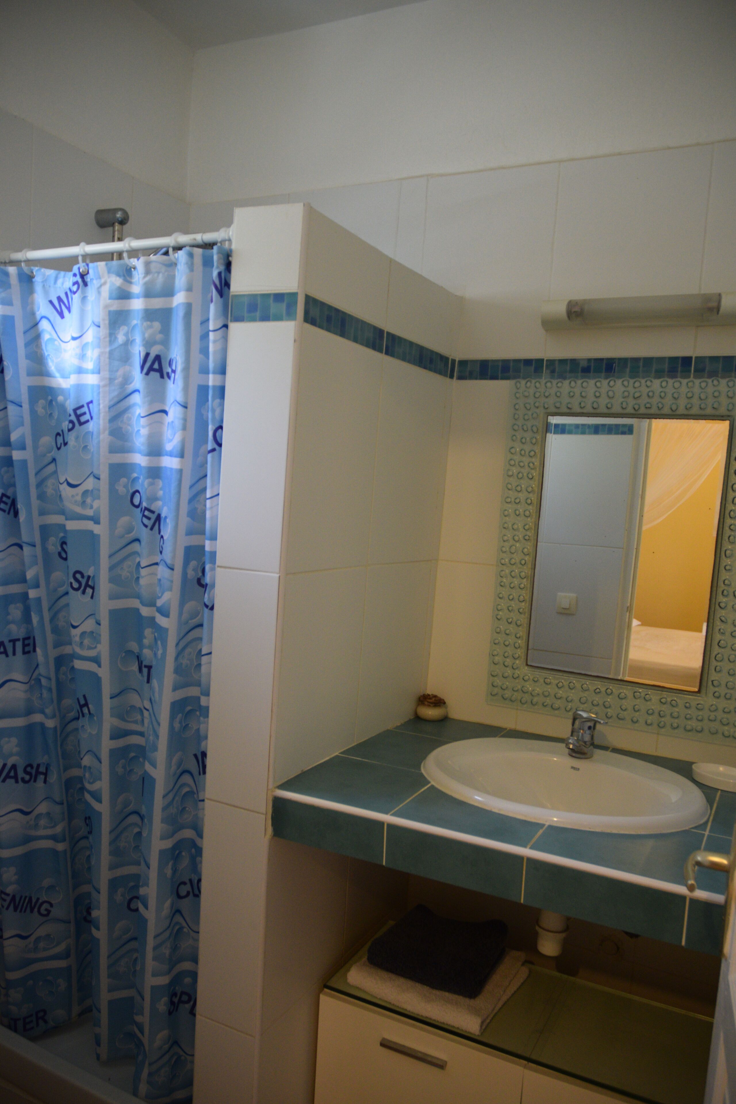 Serviettes fournies, savon, papier toilette