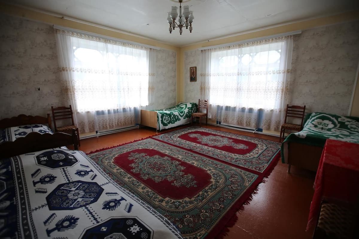 1 habitación, muebles diferentes y escritorio