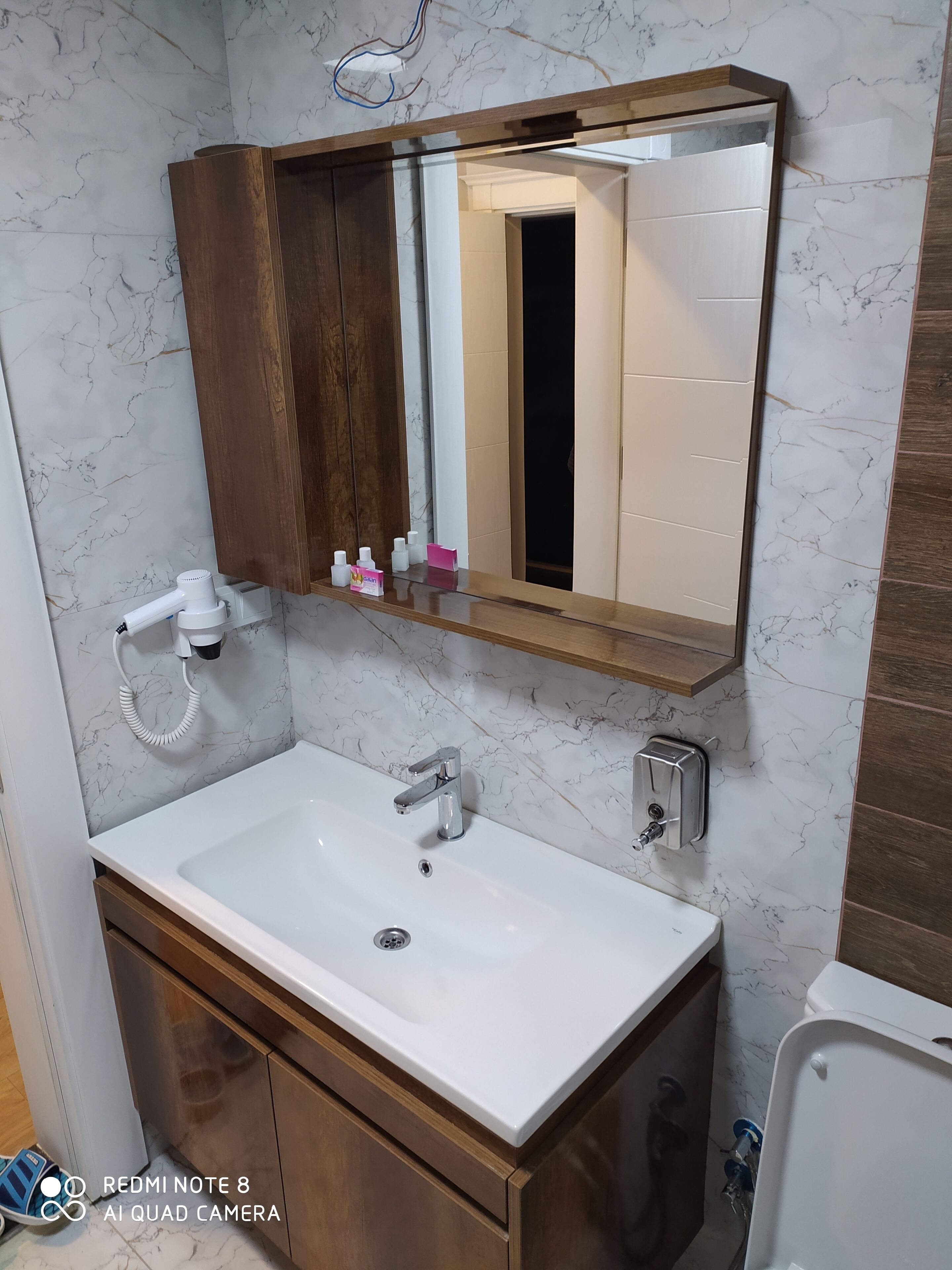 standard quadruple room | bathroom sink