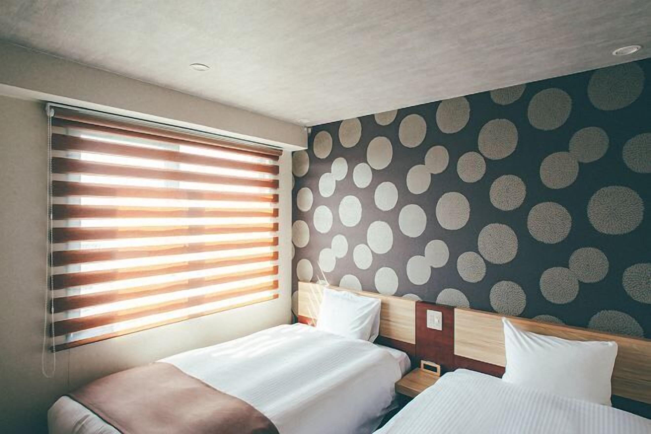 In-room safe, soundproofing, free WiFi, bed sheets