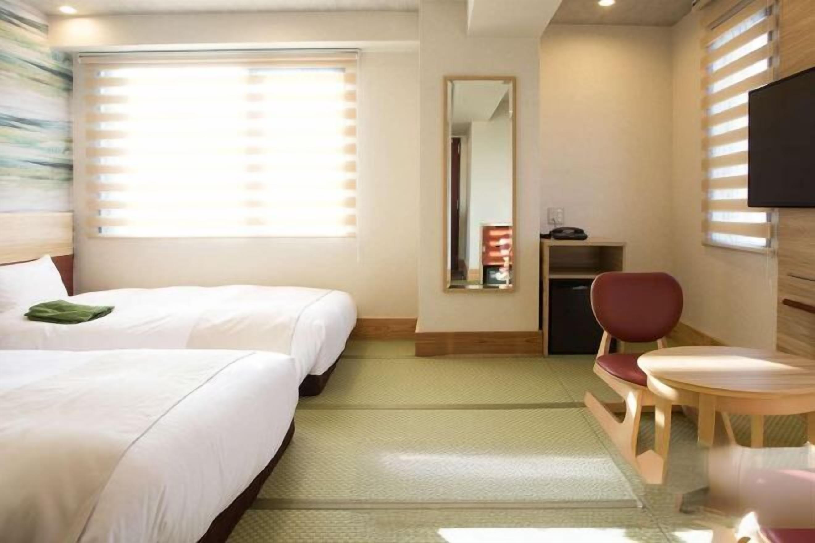 客房內保險箱、隔音、免費無線上網、床單