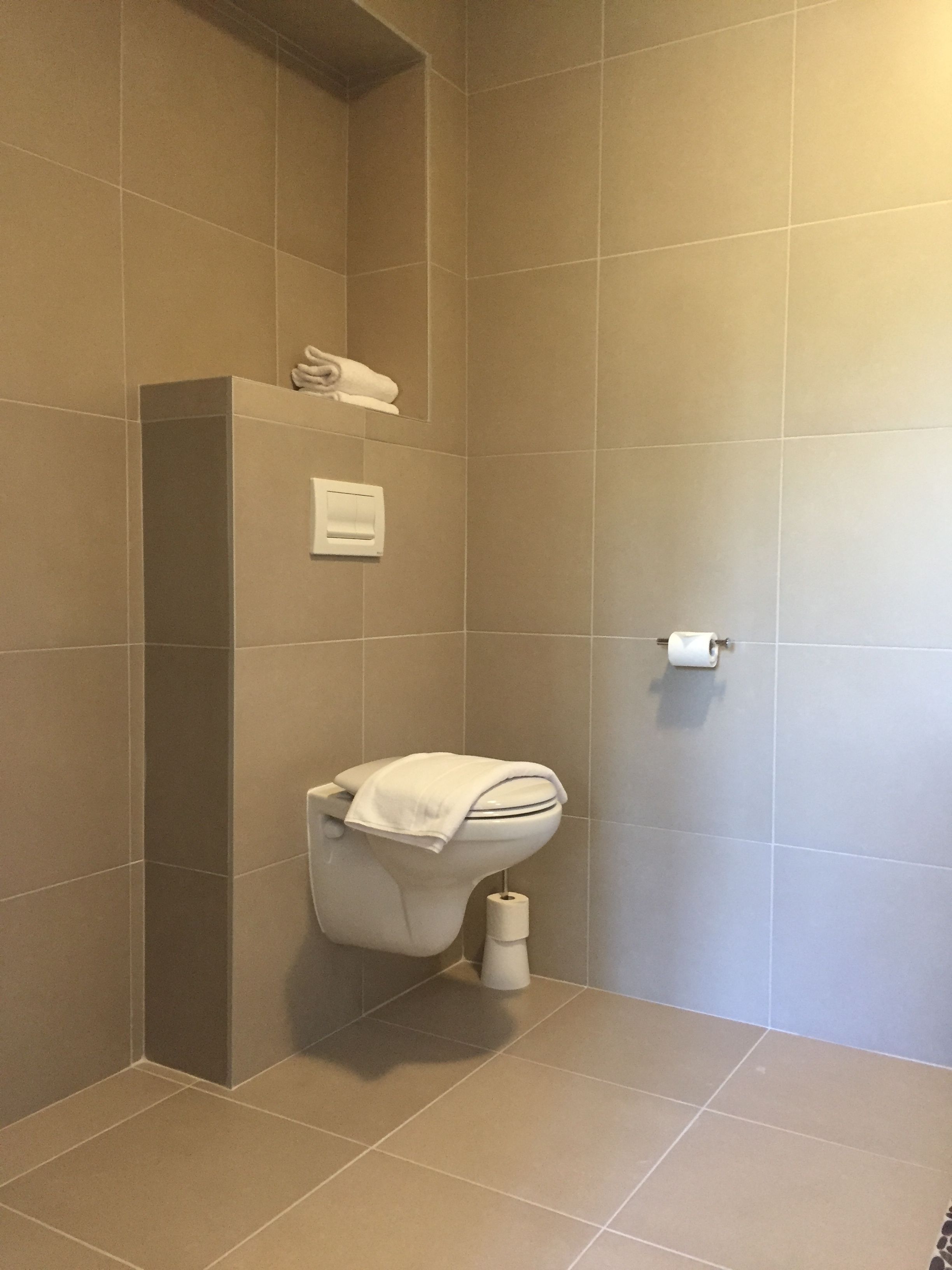 bathtub, free toiletries, hair dryer, towels