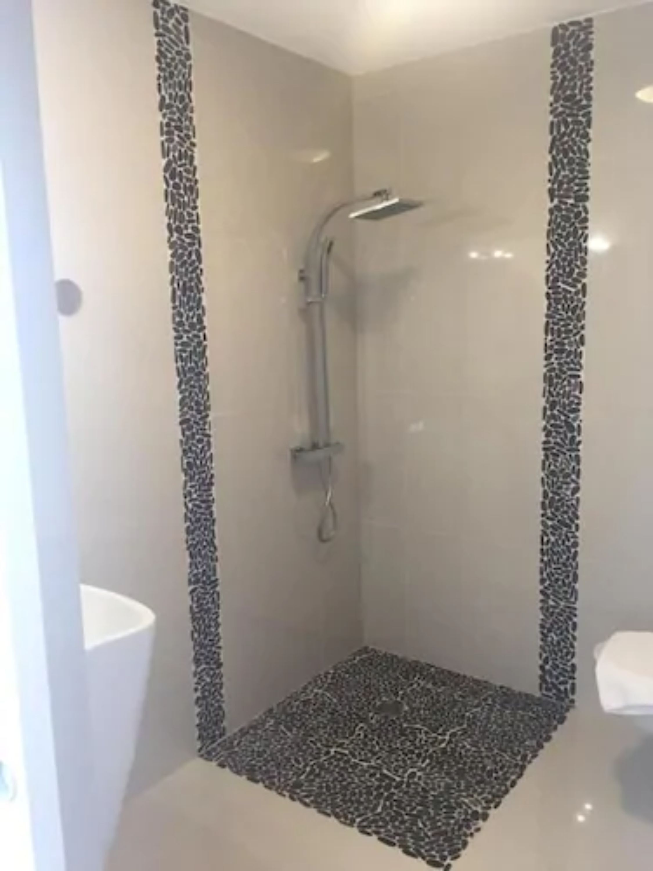 bathtub, free toiletries, hair dryer, towels