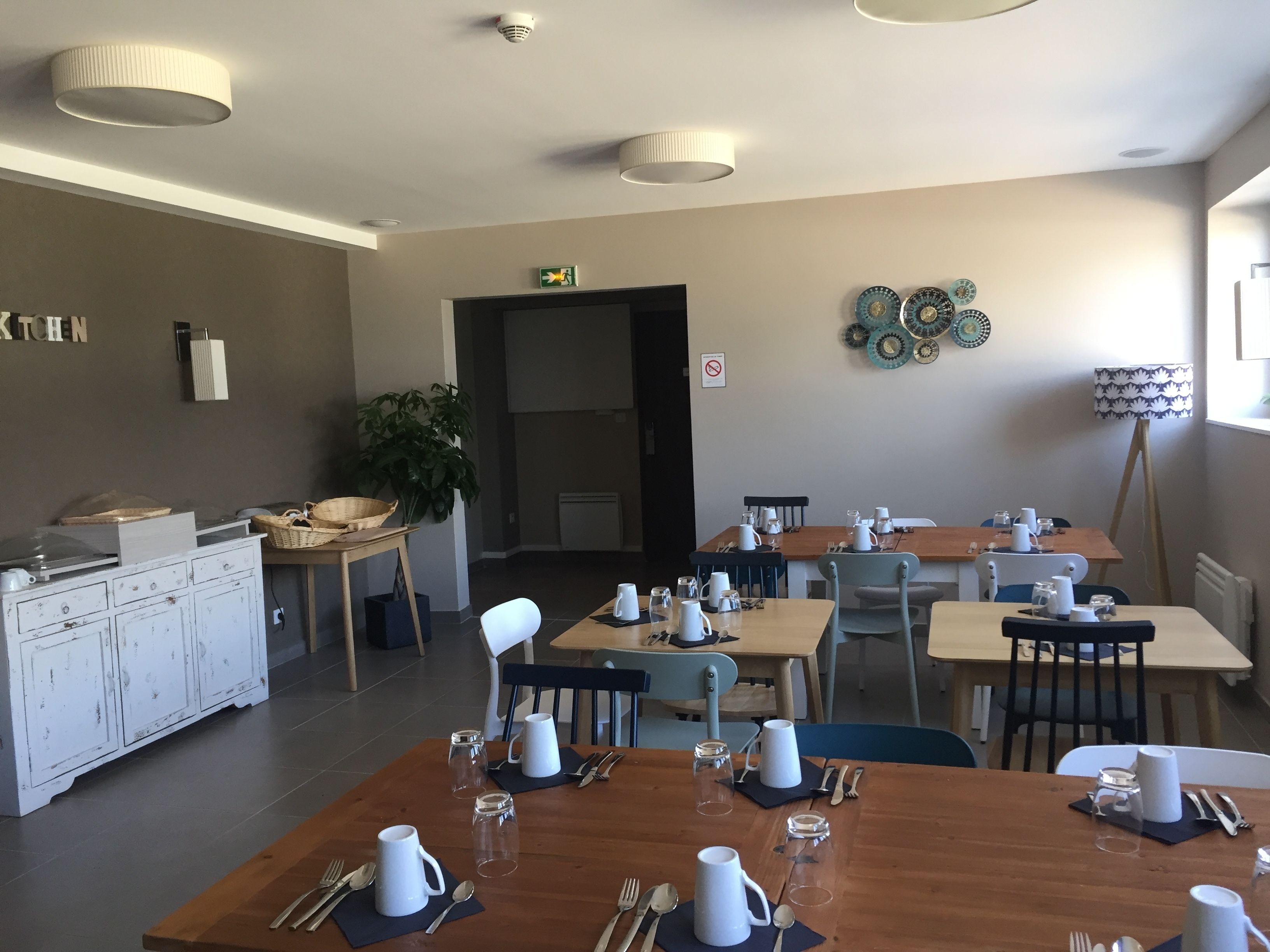 daily continental breakfast (eur 10 per person)